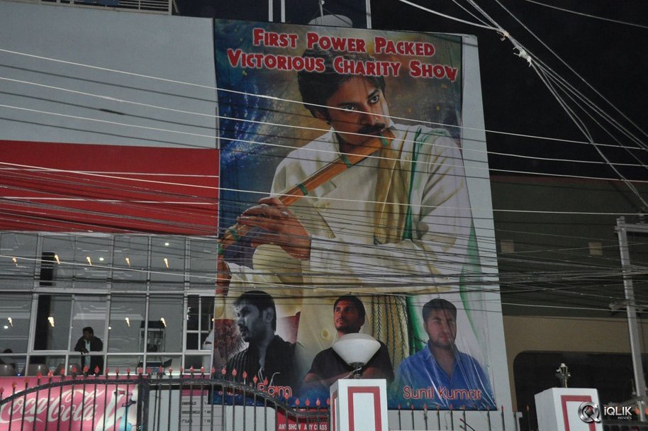 Gopala-Gopala-Benefit-Show-at-Shiva-Parvathi